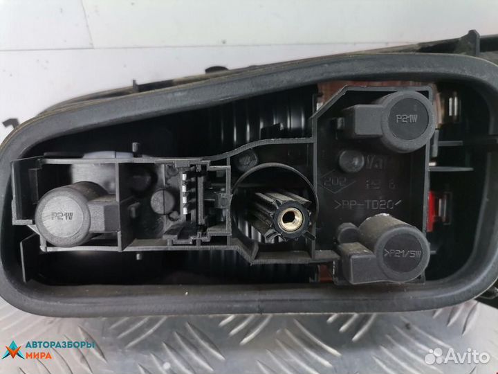 Фонарь крышки багажника левый Renault Laguna рест