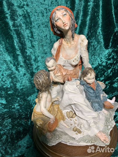 Статуэтка Бездомная с детьми