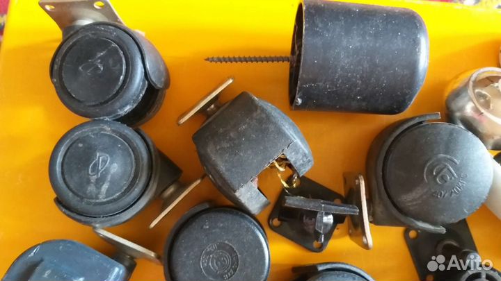 Мебельные колёсики разные