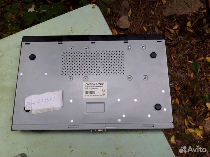 Сетевой видеорегистратор DS-7604NI-SE