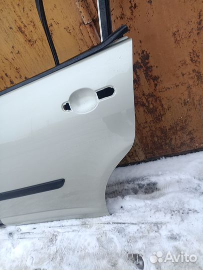 Дверь задняя левая Nissan Tiida C11 хэтчбек