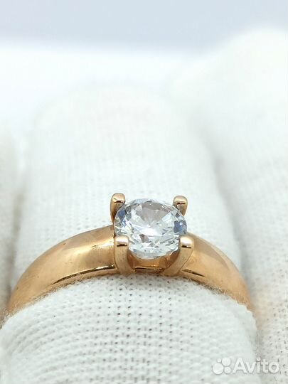 Кольцо с синтетическим камнем Золото