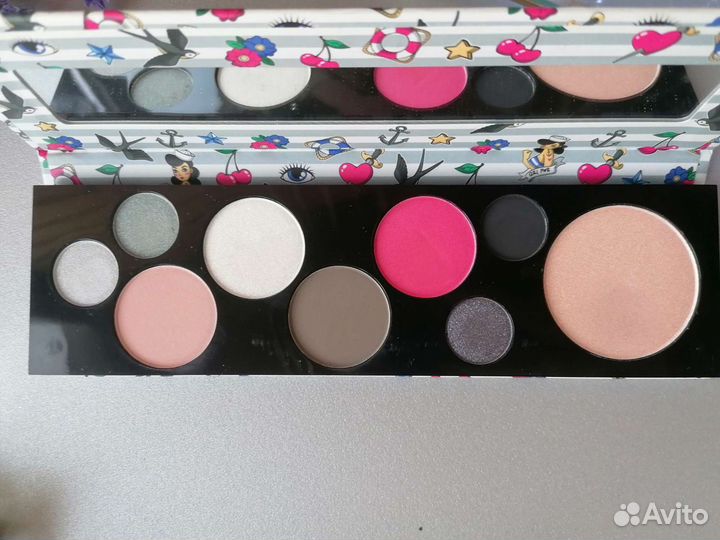 Палетка теней essence