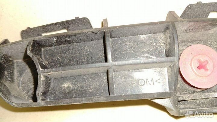 Направляющая заднего бампера левая Toyota RAV4