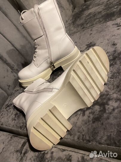 Ботинки белые