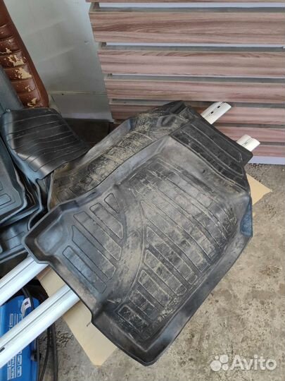 Ковры салона на Веста