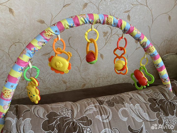 Дуга с игрушками на кроватку или коляску