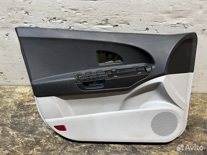 Обшивка двери передней левой Kia Ceed 1 ED 06-12г