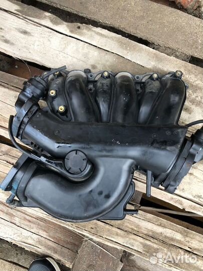 Впусктой колектор Ниссан Тианна J32