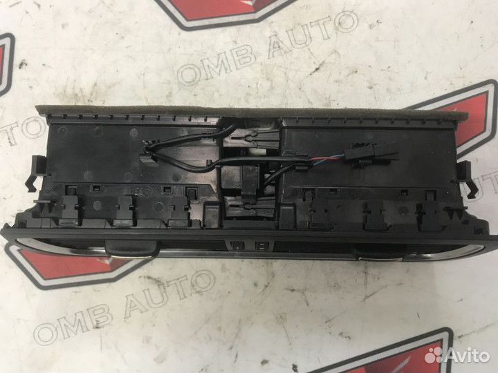 Дефлектор воздушный центральный Ауди А4 B8