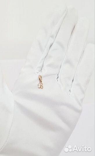 Золотая подвеска с фианитом