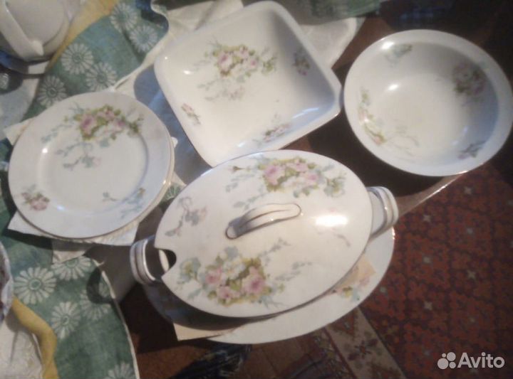Антиквар. фарфор. сервиз и блюдо (12 предметов)
