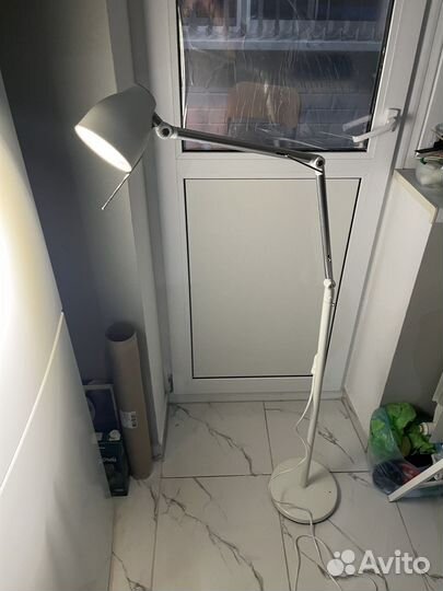 Напольная лампа