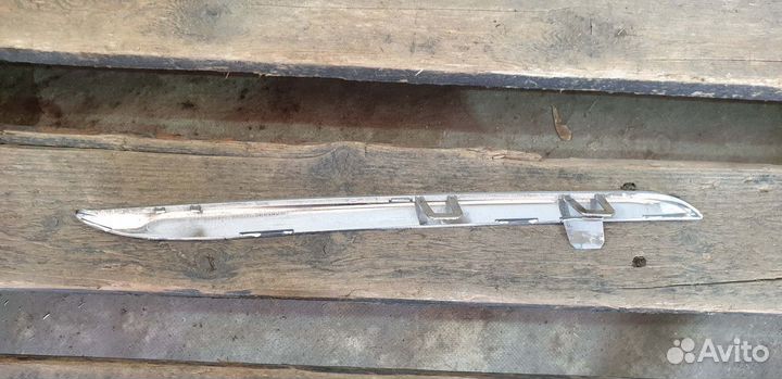 Молдинг решетки радиатора Mercedes C (W205) 14-18