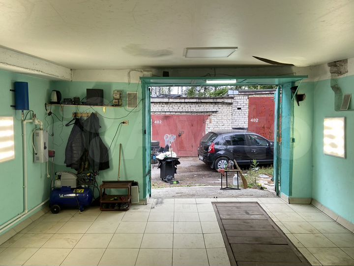 Гараж, > 30 м²