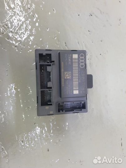 Блок управления дверьми передний правый Audi Q7