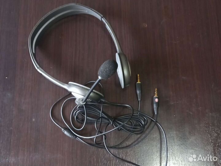 Наушники с микрофоном