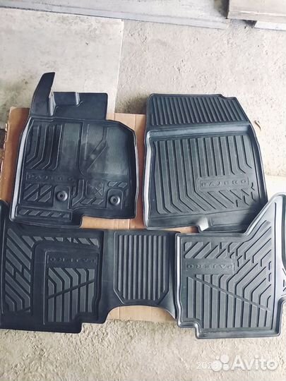 Коврики в салон Паджеро 4