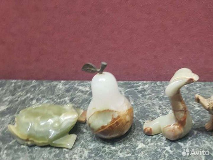 Фигурки из природного камня оникса