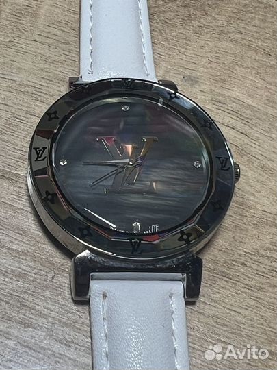 Часы женские LV
