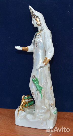 Фарфоровая статуэтка- хозяйка медной горы. дулево