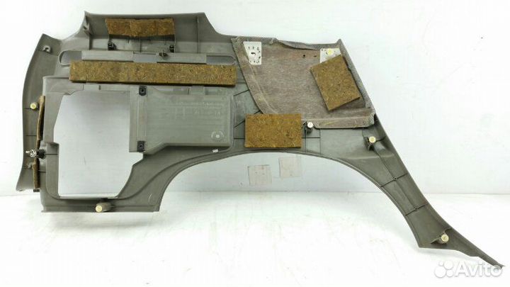 Обшивка багажника задняя правая Nissan R'nessa N30