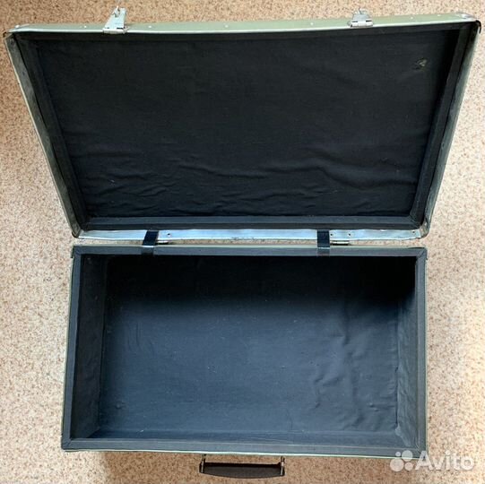 Чемодан СССР 1970-1980 гг. фибровый зеленый