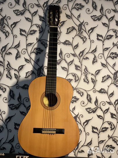 Классическая гитара maxtone