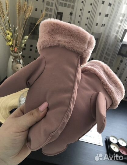 Варежки женские