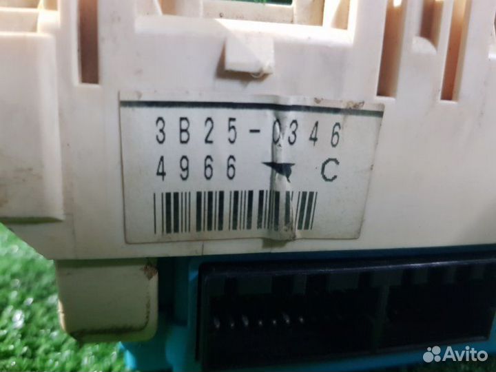 Блок предохранителей Mitsubishi Pajero V75W 6G74