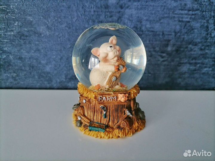 Сувенир Свинка в шаре