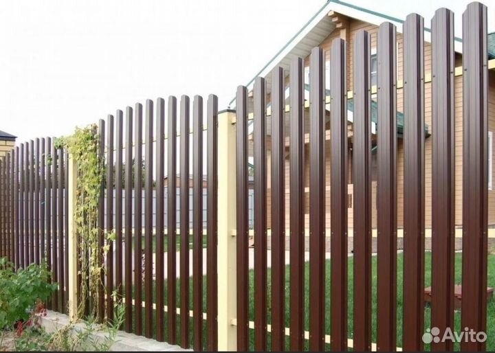 Забор из евроштакетника качественно работа по дого