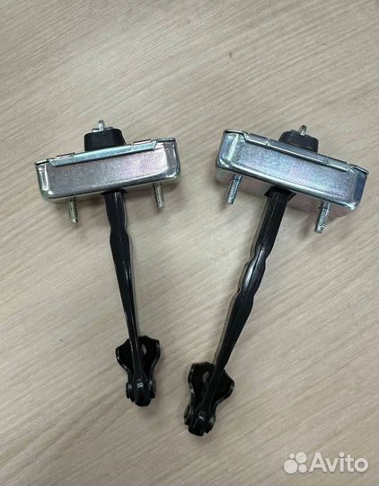 Даерной ограничитель для авто тойота камри 70