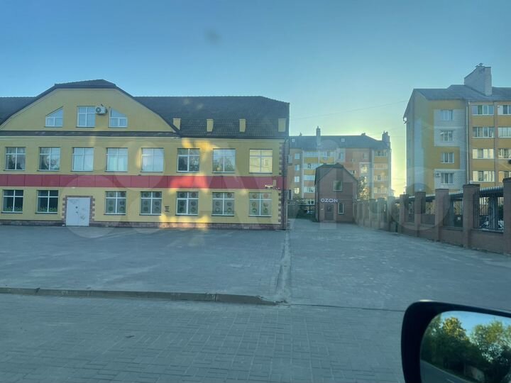 Машиноместо, > 30 м²
