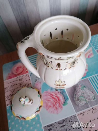 Кувшин с крышкой