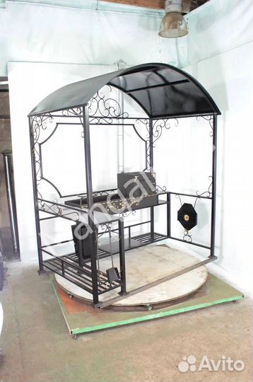 Мангал с крышей