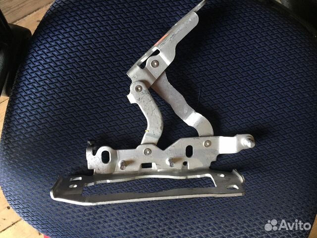 Петля капота Mercedes w204 в наличии