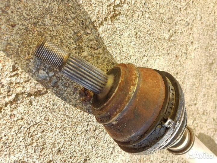 Полуось Volkswagen Passat B4 универсал 1.9 1Z 1995