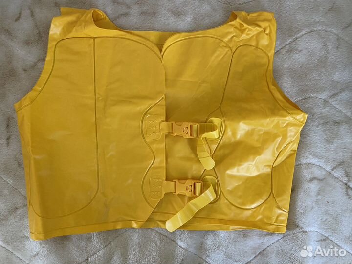 Жилет и нарукавники для плавания