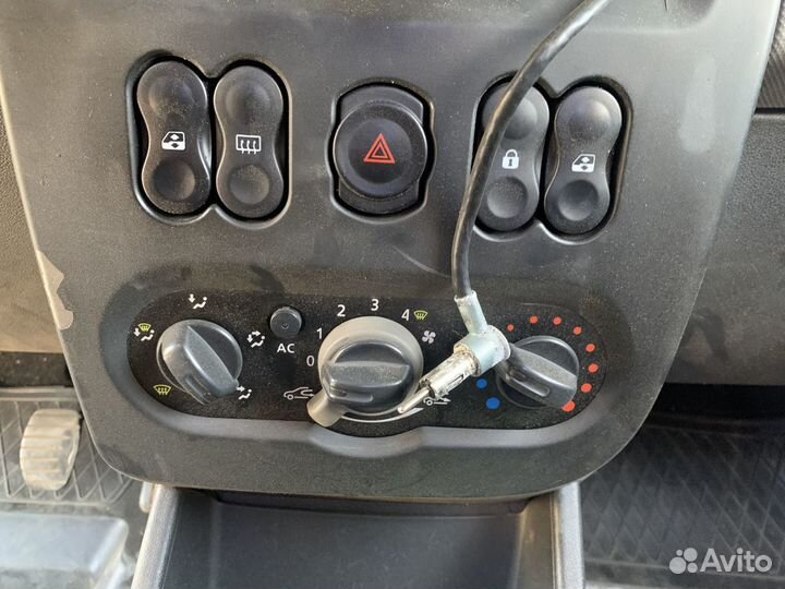 Центральная консоль Renault Logan рестайл, sandero