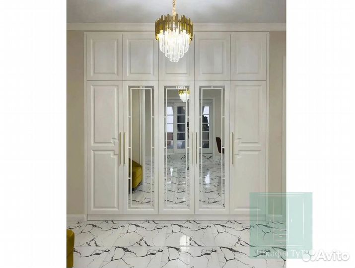 Зеркальный шкаф