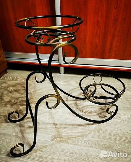 Подставка для цветов напольная металлическая