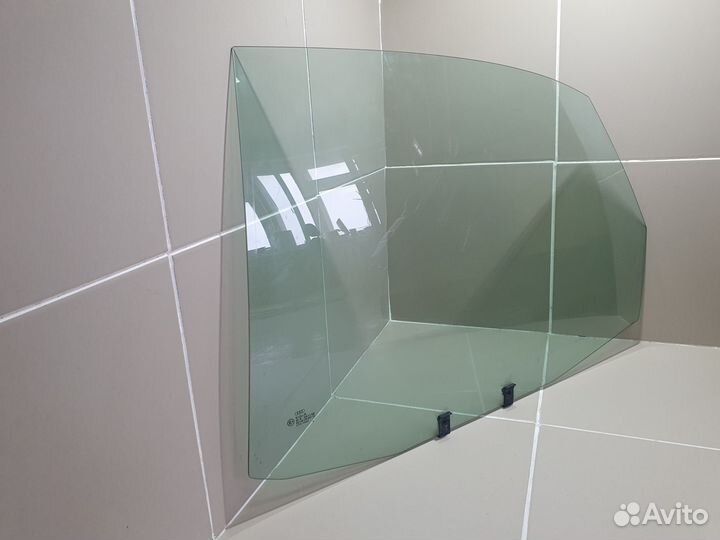 Стекло двери заднее левое Audi A4 B5