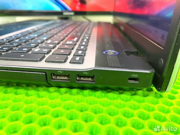 Ноутбук Samsung Core i3/8Gb/SSD/GeForce GT 520MX