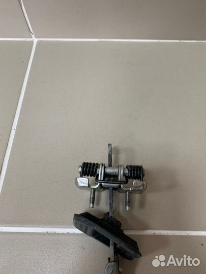 Ограничитель двери передний правый Renault Duster