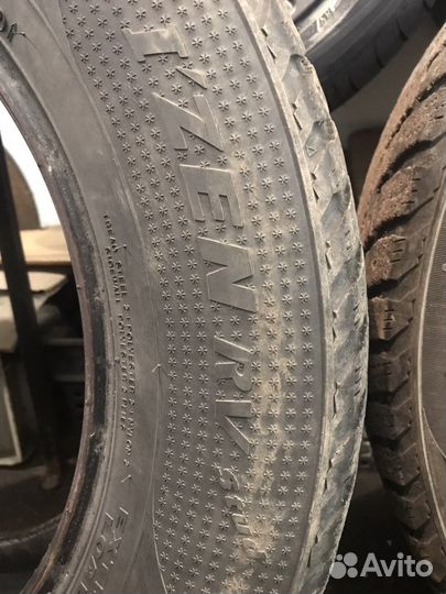 Kumho I'Zen Stud Snow KW11 225/65 R17
