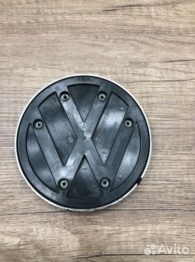 Эмблема крышки багажника Volkswagen Touareg 7L