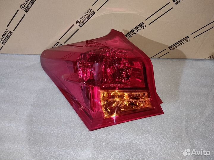 Левый фонарь Toyota Auris