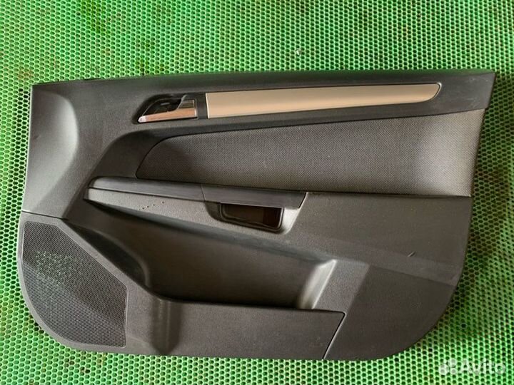 Обшивка карта двери передняя правая Opel Astra H