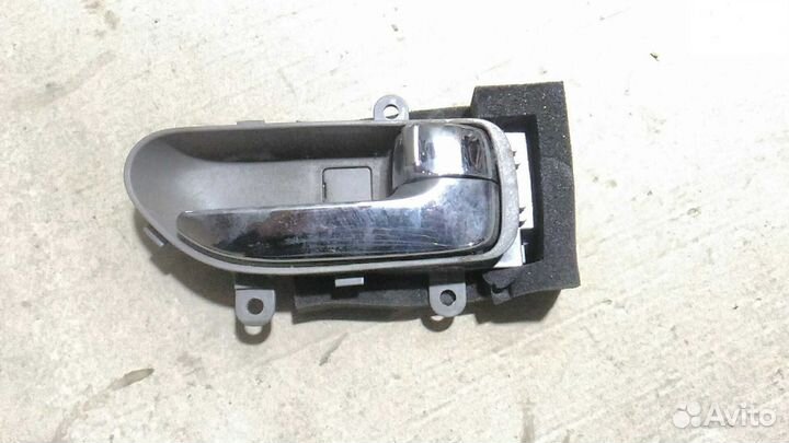 Ручка салона передяя правая Nissan Teana